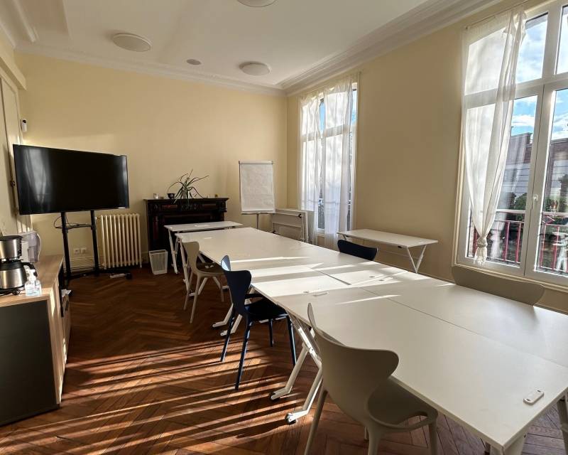Location de salle de réunion adaptée au Havre | Équipements complets, jardin et accès centre-ville